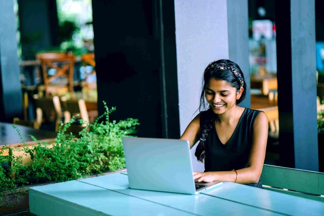 Zenus Bank Student Women Working