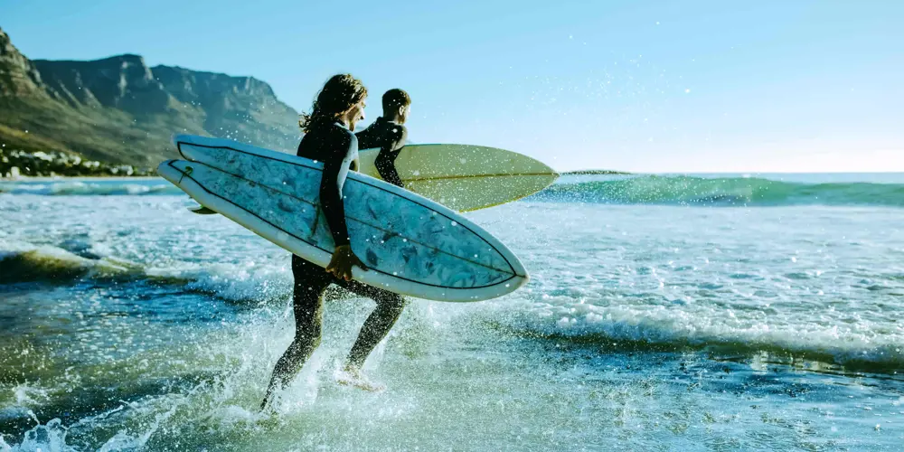 Zenus Bank Couple Surfing