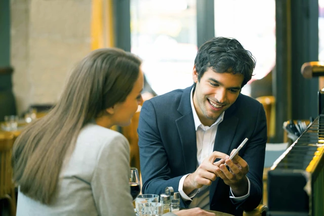 Zenus Bank Man And Women In Cafe