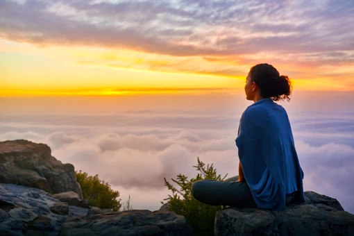 Zenus Bank Girl Sitting By Horizon