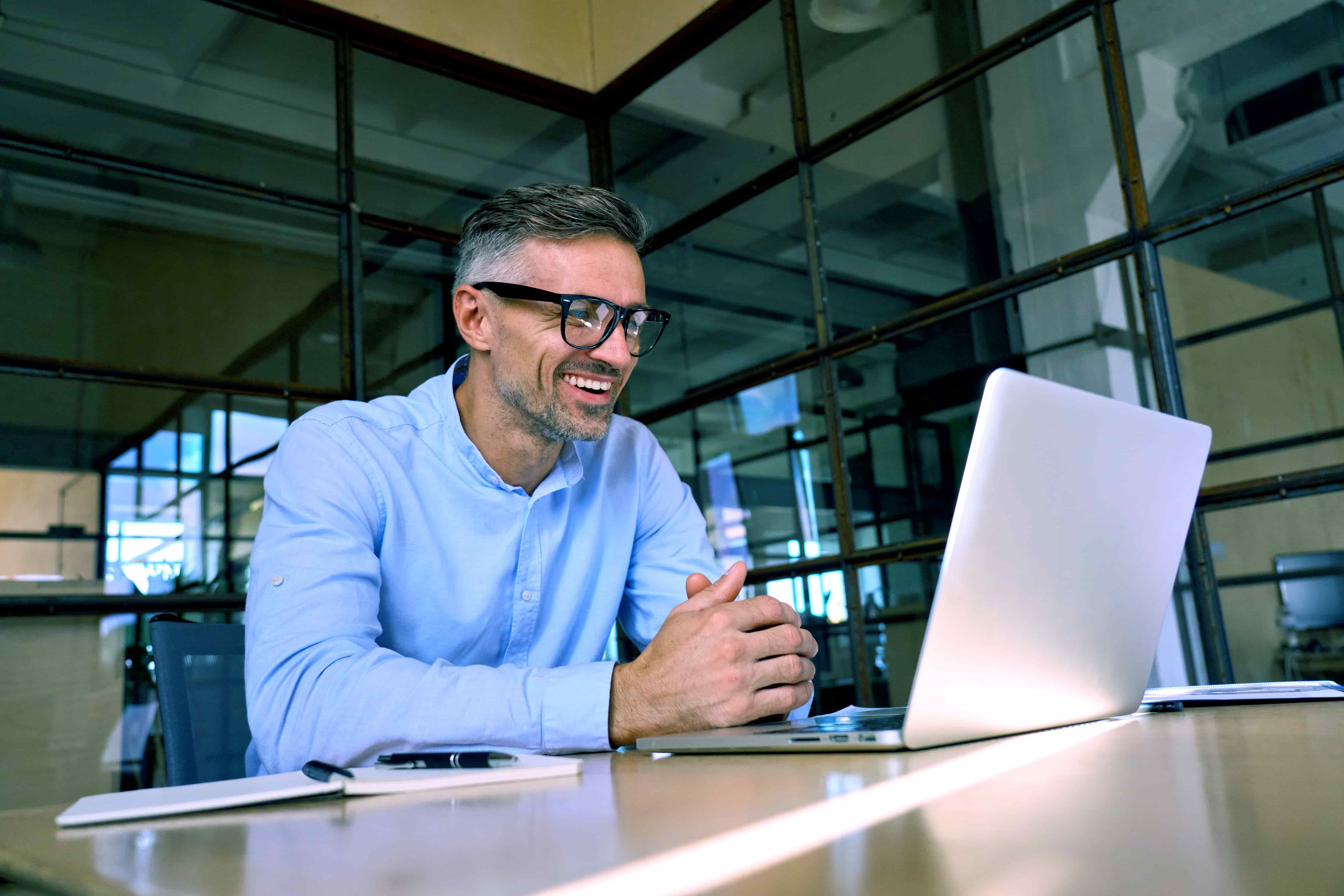 Zenus Bank Businessman On Laptop Inside