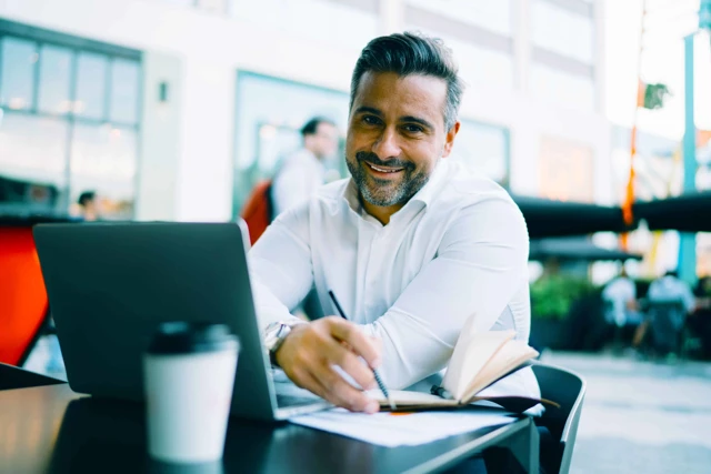 Zenus Bank Man Smiling Working